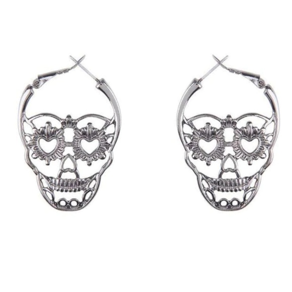Jewelry - NWT Silver Skull Dia De Los Muertos Heart Earrings